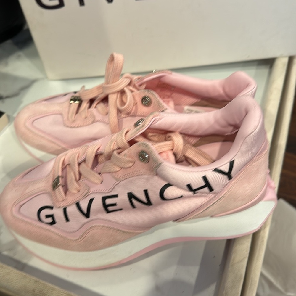 NWT Givenchy pink sneakers a size 8.5 - Picture 5 of 6